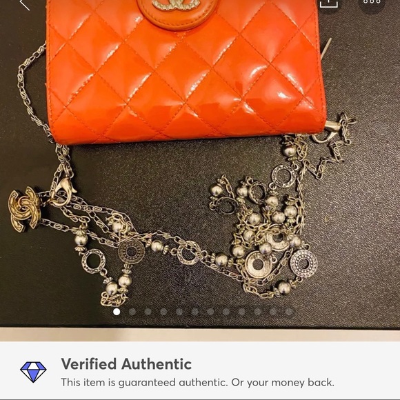 Chanel patent quilted diamond  crossbody. - Picture 4 of 16